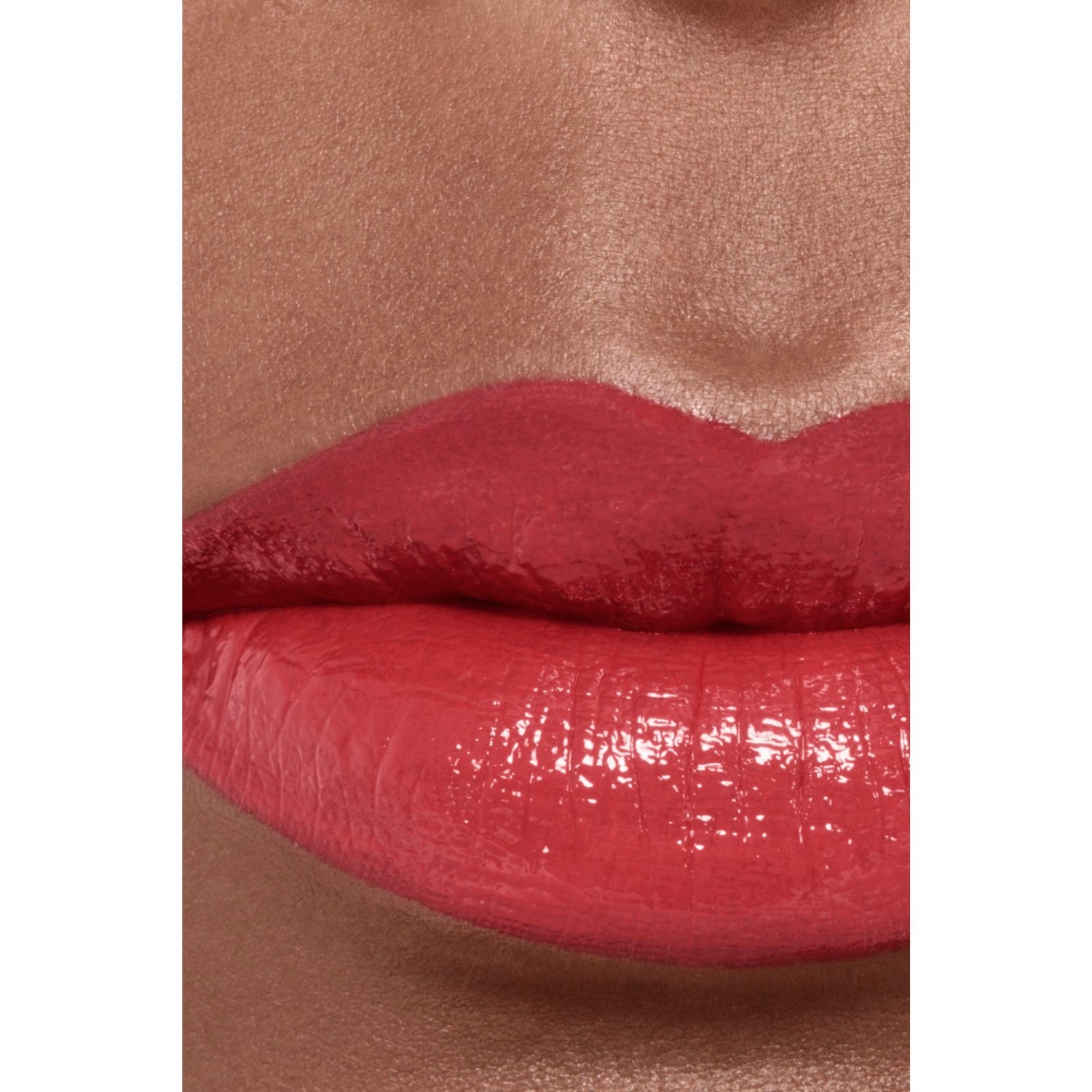 LA BARRA DE LABIOS LÍQUIDA BRILLANTE DE LARGA DURACIÓN